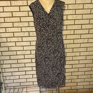 Sleeveless V-Neck Black and White Print Sheath Dress